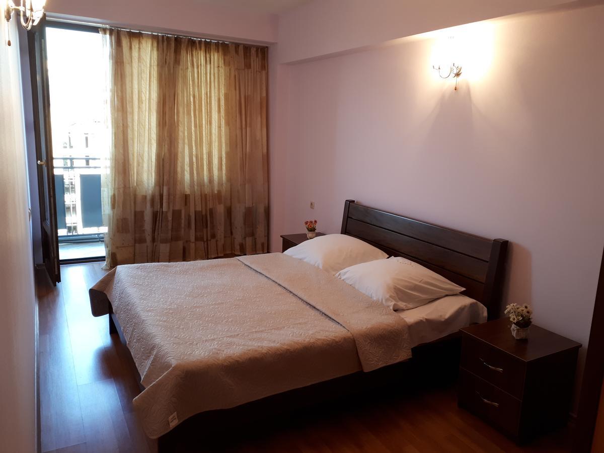 Apartment Archil บาทูมิ ภายนอก รูปภาพ