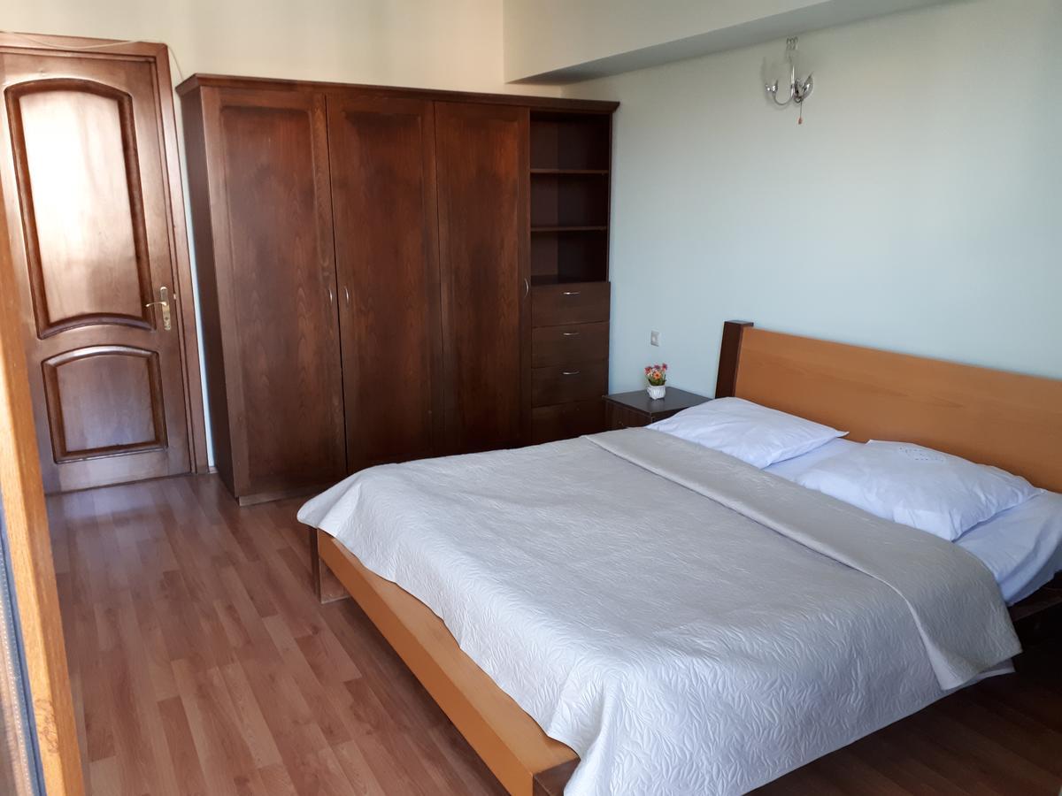 Apartment Archil บาทูมิ ภายนอก รูปภาพ